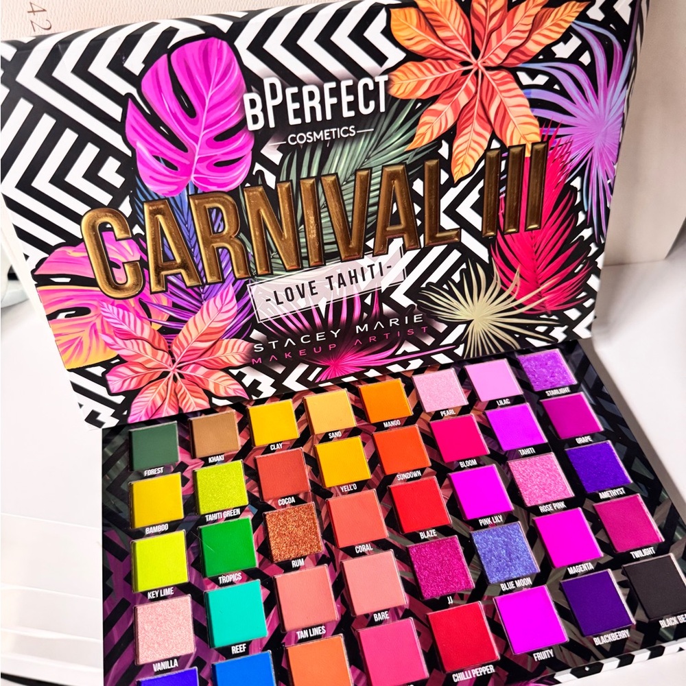 Carnival III Eyeshadow Palette - Vibrant Colors - Picture 2 of 6